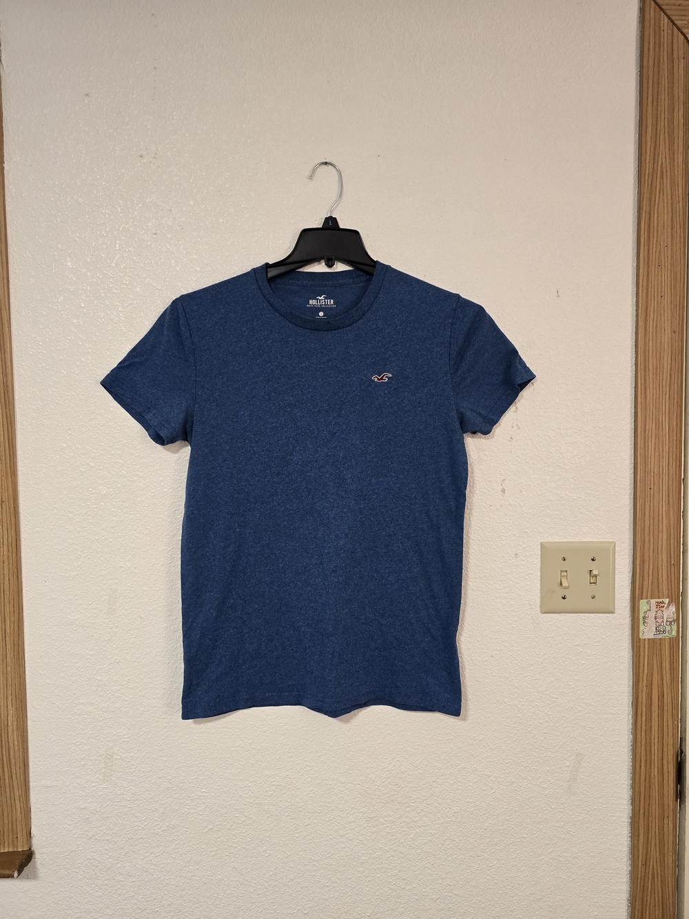 Hollister Men's Blue Crew Neck T-Shirt